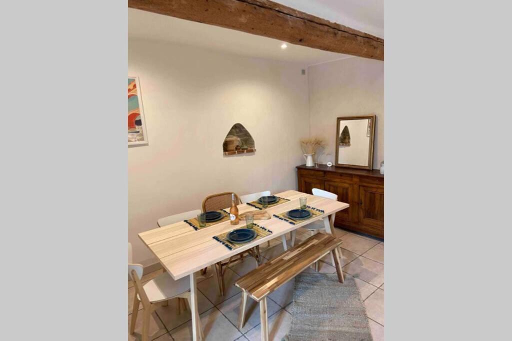 Superbe appartement en pierre fraîchement rénové Bernis Esterno foto